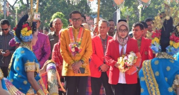 Nurdin Abdullah menghadiri Percepatan pencegahan anak kerdil (Stunting), yang dirangkaikan dengan Dies Natalis Unhas Makassar ke 63 tahun, di Rujab Bupati Bone
