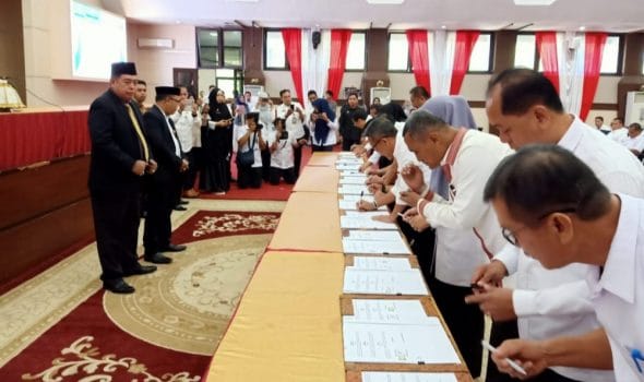 Penandatangnan Perjanjian Kerjasama antara Ombudsman RI Provinsi Sulawesi Selatan dengan Sekretaris Daerah Provinsi Sulawesi Selatan dan Sekretaris Daerah Kabupaten/Kota se-Sulawesi Selatan di Ruang Pola Kantor Gubernur Sulawesi Selatan, Rabu (4/9).