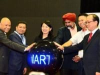 Menteri Energi, Ilmu Pengetahuan, Teknologi, Lingkungan dan Perubahan Iklim (MESTECC) Malaysia Yeo Bee Yin (tengah)