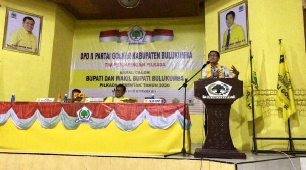Arum Spink, secara resmi mendaftarkan diri di Partai Golkar
