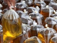 Minyak goreng curah di pasar Foto: Antara Foto