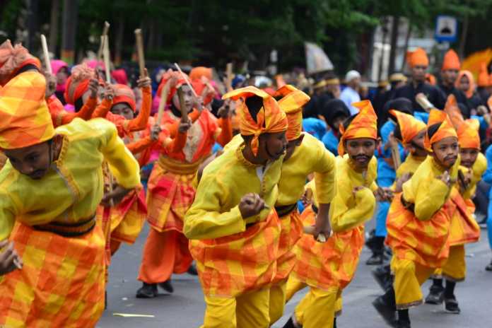 Meriahnya Karnaval Seni Budaya Sulsel, Padupadankan Sutra dan Kerajinan