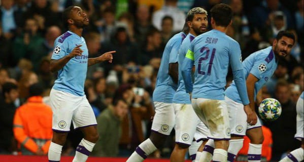 Skuat Manchester City merayakan gol Raheem Sterling ke gawang Dinamo Zagreb