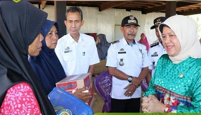 Anggota DPR RI Hasnah Syam Santuni Korban Kebakaran di Barru