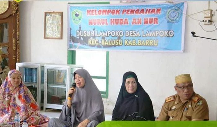 Hasnah Syam menghadiri pengajian rutin kelompok pengajian Nurul Huda.