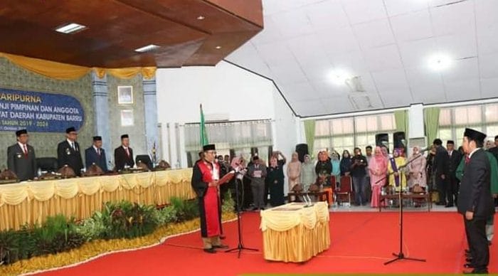 Bupati dan Wabup Barru Hadiri Pengambilan Sumpah Pimpinan dan Anggota DPRD