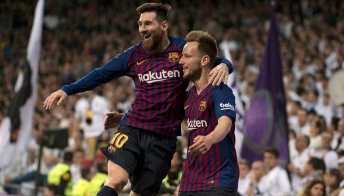 Lionel Messi dan Ivan Rakitic merayakan gol Barcelona (c) AFP