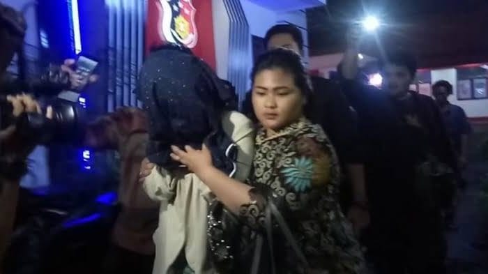 Polisi gerebek praktik prostitusi online di Batu. Foto: Merdeka.com