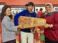 Mansyur, Pemuda Bulukumba yang Disekap Sembilan Tahun Dapat Hadiah Gitar dari Istri Gubernur