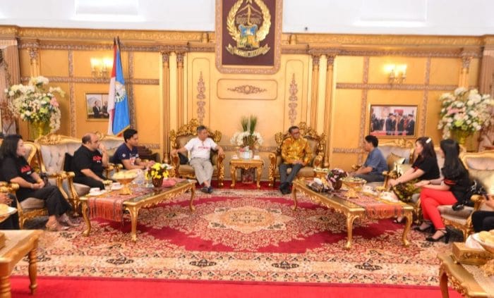 Produser film Ati Raja, Arwan Tjahjadi menemui Gubernur Sulawesi Selatan, Prof HM Nurdin Abdullah
