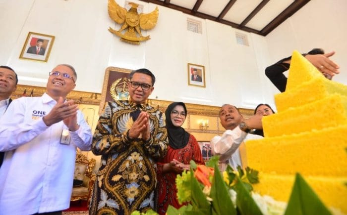 Gubernur Sulawesi Selatan, Nurdin Abdullah bahkan mendapat berbagai kejutan di Hari Ulang Tahunnya