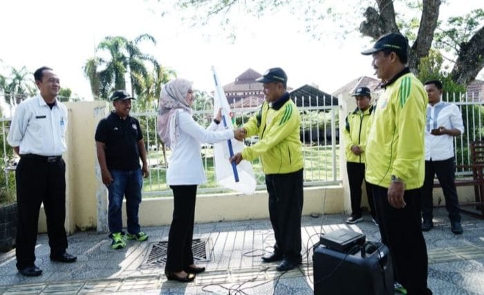 Lepas Kontingen Porseni PGRI ke Barru, Indah Titip Nama Baik Luwu Utara