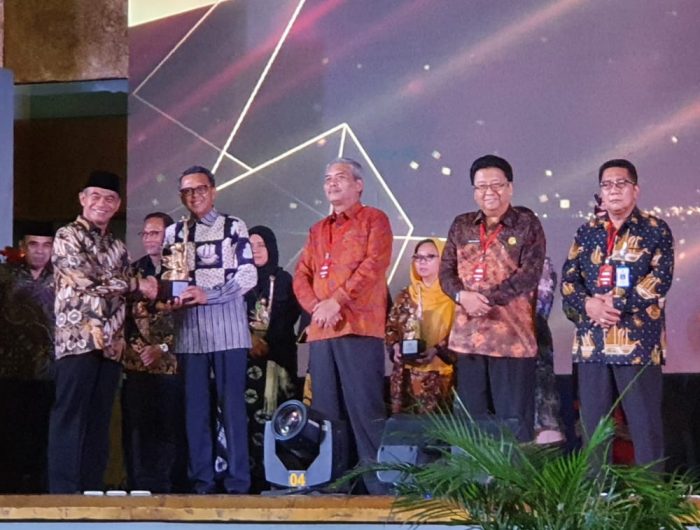 Nurdin Abdullah Terima Penghargaan Gerakan Indonesia Melayani Terbaik