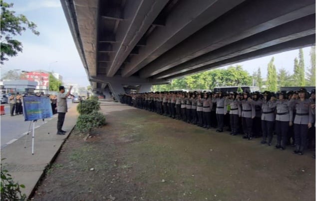 Kapolrestabes Makassar Kombes Pol Yudhiawan Wibisono pimpin apel persiapan pengamanan di bawa Fly Over Makassar, Selasa (10/12/2019).