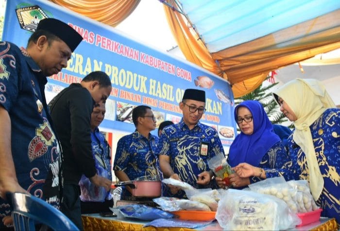 Pameran Produk Hasil Olahan Ikan antara Poklahsar dan UKM Binaan Dinas Perikanan Kabupaten Gowa di Halaman Kantor Dinas Perikanan Gowa, Jumat (20/12/2019).