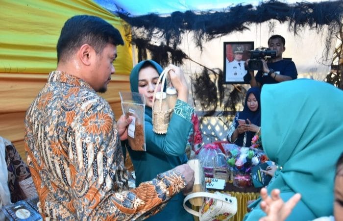 Pameran produk olahan dalam rangka peringatan Hari Kesatuan Gerak (HKG) Pembinaan Kesejahteraan Keluarga (PKK) ke-47 Tingkat Kabupaten Gowa.