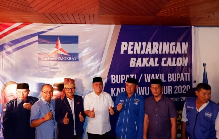 Irwan Bachri Syam Kembalikan Formulir ke DPC Demokrat Luwu Timur.