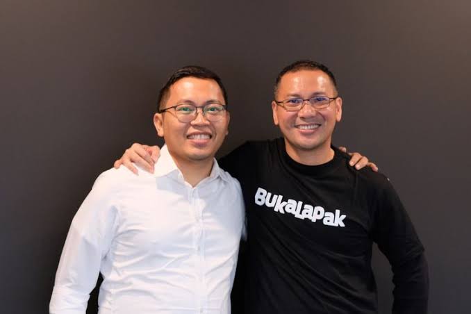 Perintis Bukalapak, Achmad Zaky (kiri) dan CEO baru Bukalapak, Muhammad Rachmat Kaimuddin (kanan).