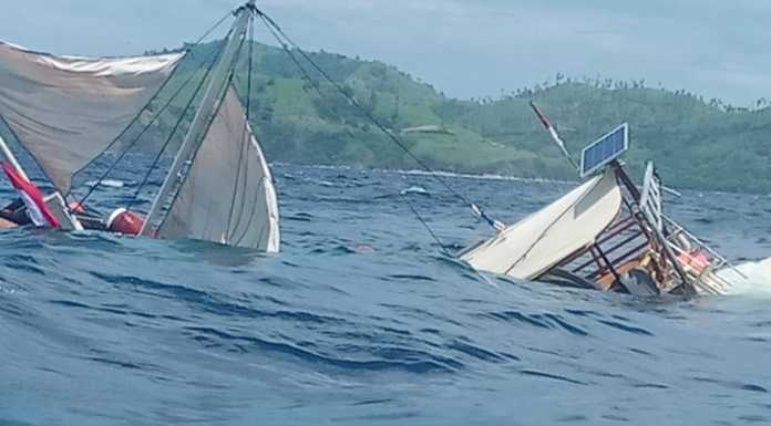 Kapal rombongan jurnalis Presiden Republik Indonesia Terbalik d Labuan Bajo