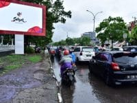 Gubernur Nurdin Abdullah berhasil mengatasi genangan air di depan Kantor Gubernur, Jl. Urip Sumoharjo, Makassar.