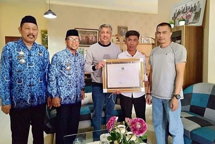 Pria Pembuat Pesawat di Pinrang Dapat Penghargaan dari Bupati
