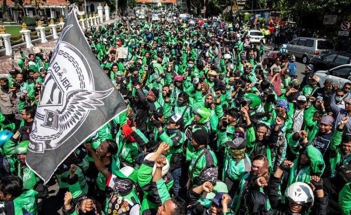 Ribuan Ojol Geruduk Kantor Kemenhub dan Istana Negara