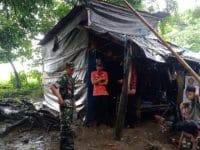 Butuh Bantuan, Keluarga Daeng Nappa Terima Bansos dari Pemkab Gowa