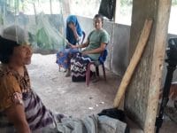 Miris! Satu Keluarga di Luwu Sulsel Tinggal di Kandang Sapi.