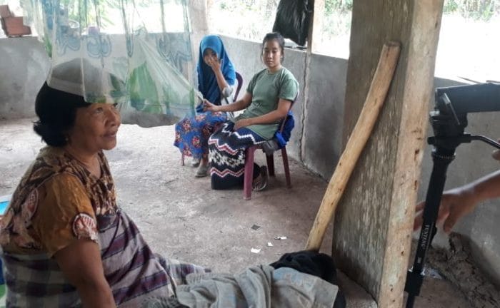 Miris! Satu Keluarga di Luwu Sulsel Tinggal di Kandang Sapi.