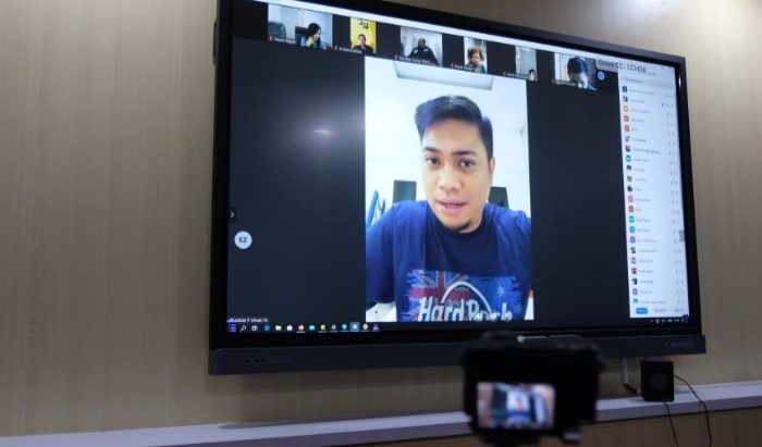 Bupati Gowa, Adnan Purichta Ichsan menggelar telekonferensi bersama insan media.