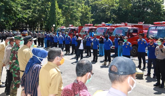 Barru Kerahkan Semua Armada Kebakaran Lakukan Penyemprotan Disinfektan