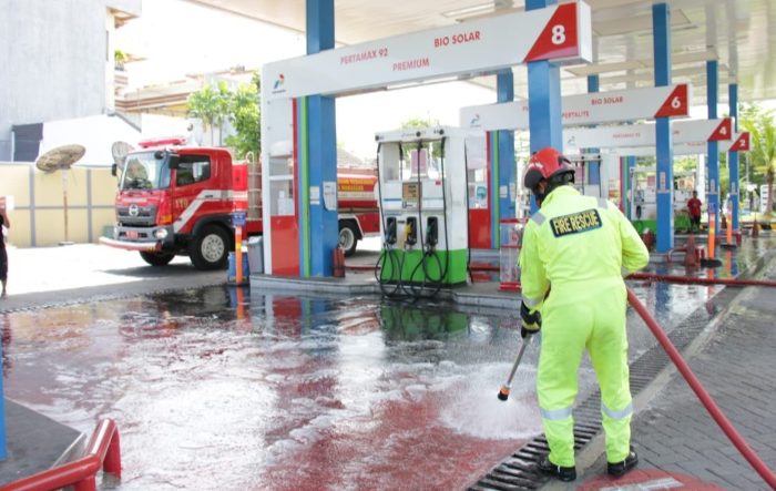 Pertamina Galakkan Penyemprotan Disinfektan Di SPBU