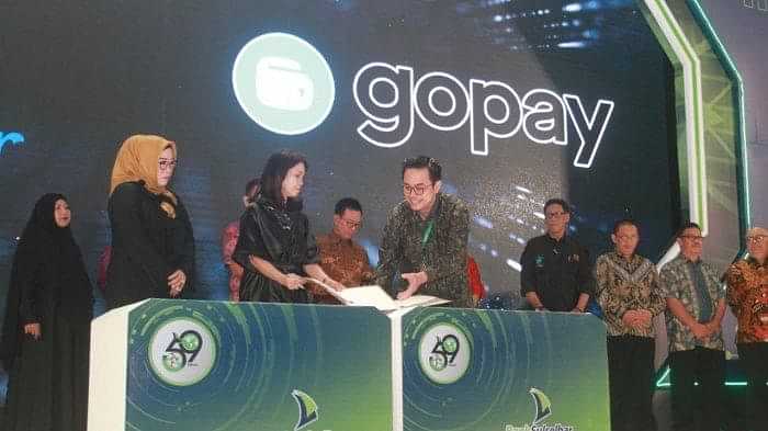 Penandatangan nota kesepahaman (MoU) antara GoPay dan Bank Sulselbar.