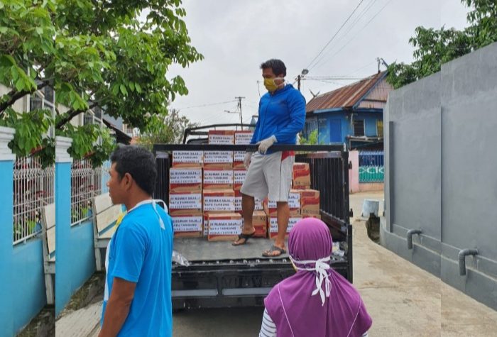 Muhammad Yusuf Bagi-bagi Sembako di Kelurahan Pai Makassar