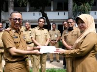 Kemenag Serahkan Bantuan Penanganan Covid-19 untuk Pemkab Gowa