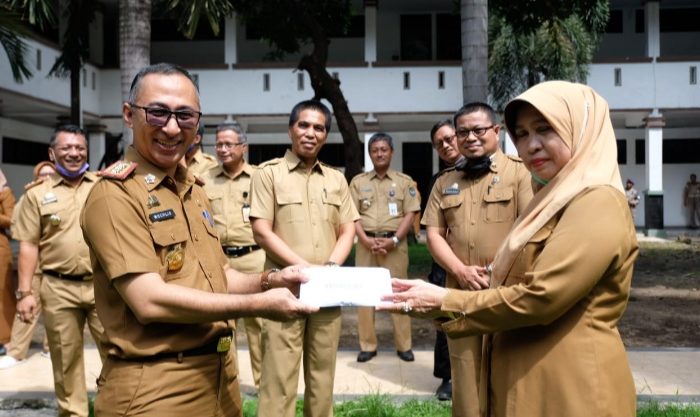 Kemenag Serahkan Bantuan Penanganan Covid-19 untuk Pemkab Gowa