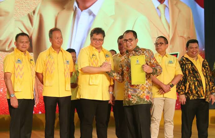 Danny Pomanto Resmi Kantongi Surat Tugas Golkar di Pilwalkot Makassar
