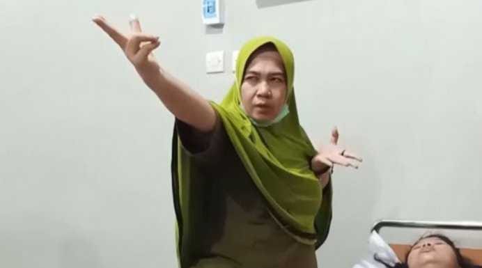 Pengobat alternatif Ningsih Tinampi. (Foto: Indozone)