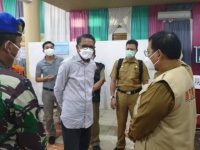 Gubernur Sulsel, Nurdin Abdullah mendatangi Posko Covid-19 Kota Makassar