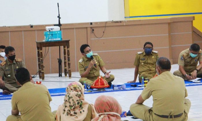 Bupati Barru Ingatkan Semua Kades-Lurah Percepat Bantuan ke Warga