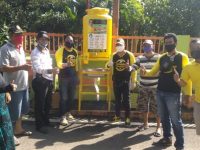 Jelang PSBB Makassar, Komunitas Sepeda Partai Golkar Sebar Wastafel Portable