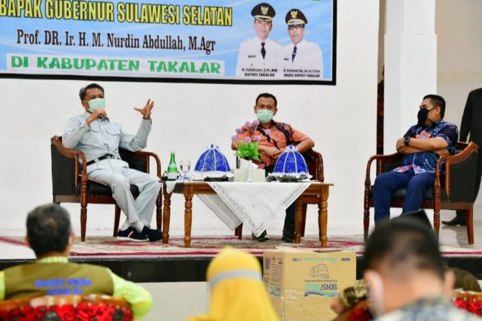 Gubernur Sulawesi Selatan melakukan kunjungan kerja di Kabupaten Takalar, Kamis (23/4/2020) malam.