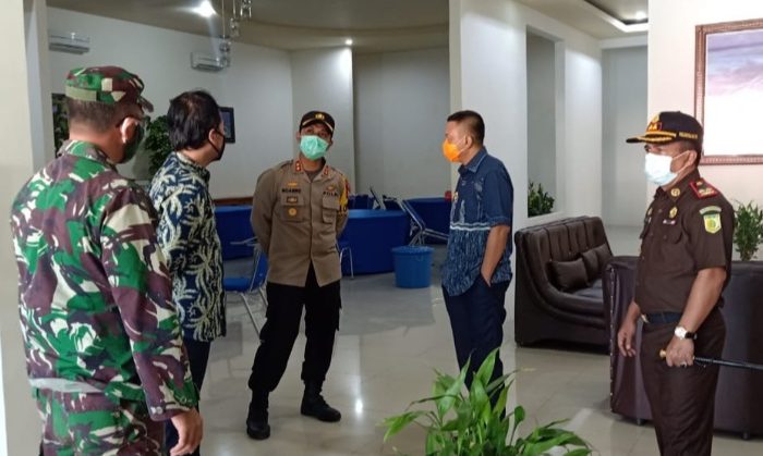 Basli Ali Pantau Isolasi Penumpang Wings Air