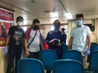 Antisipasi Covid-19, Kerabat H Irwan Bagikan Masker di Pulau Liukang Tangaya Pangkep