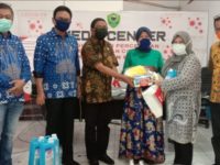 Hasnah Syam Salurkan Bantuan APD ke Tenaga Medis di Barru