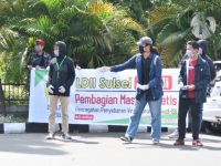 Cegah Penyebaran Covid-19, LDII Sulsel Bagikan Masker ke Pengguna Jalan