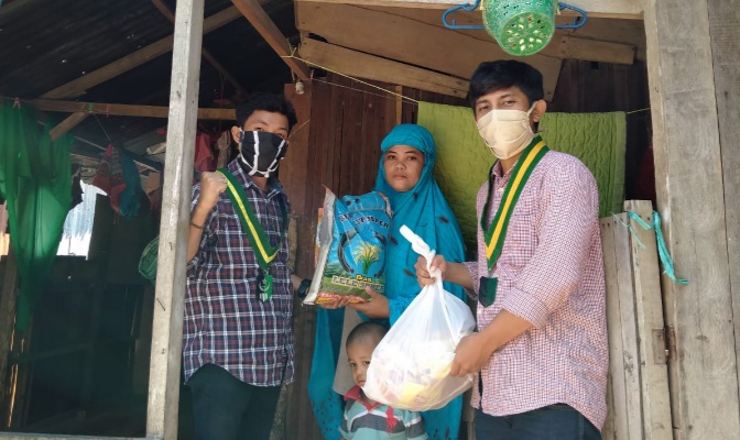 SEMMI Sulsel Bagi-bagi Paket Sembako untuk Warga Terdampak Covid-19