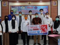 Pemkab Gowa Terima Bantuan Penanganan Covid-19 Ikatan Apoteker Indonesia