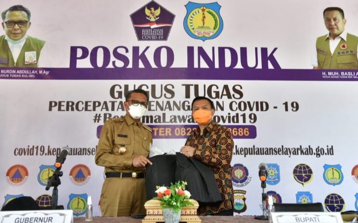 Gubernur Sulsel Salurkan Bantuan dari Para Donatur di Selayar