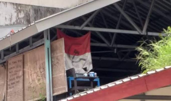 Bendera Merah Putih Bergambar Palu Arit Ditemukan di Unhas